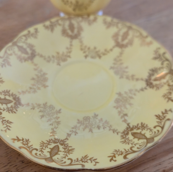 Queen Anne Yellow Gold Filigree Bone China Tea Cup & Saucer Vintage Royalcore - Picture 5 of 11